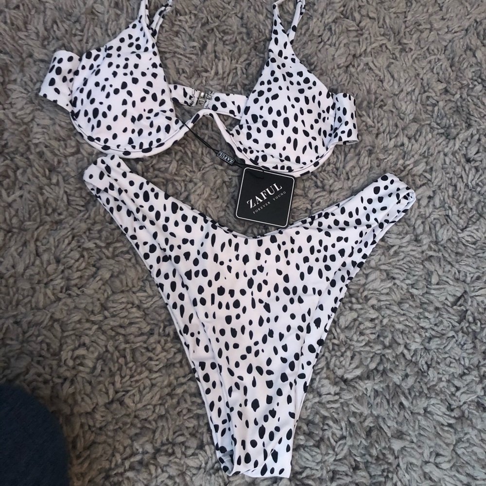 Black and White Bikini💛🖤🤍💛🖤